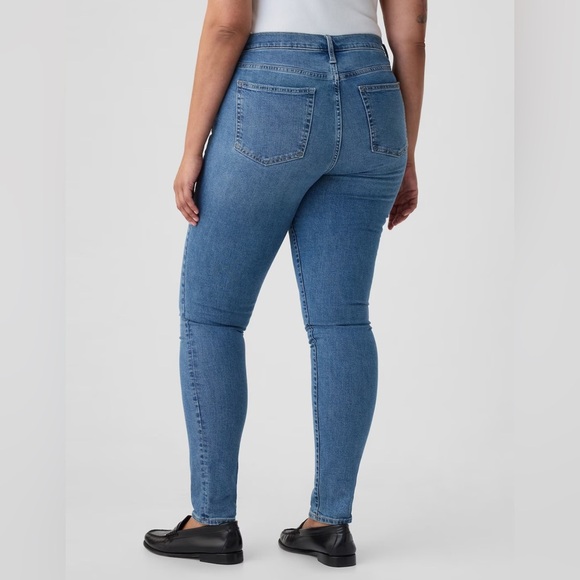 NWT Gap Women’s True Skinny Mid Rise Stretch Blue Jeans with Washwell Size 33 L - Picture 2 of 8